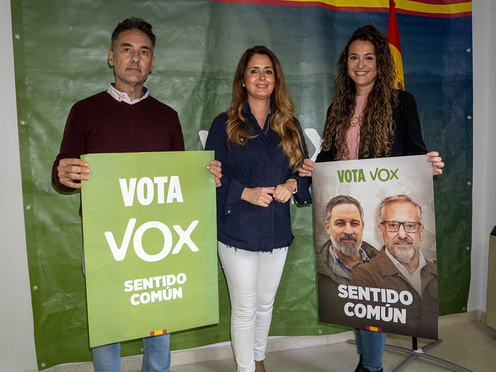 Los candidatos de Vox por Segovia Enrique Jiménez, Susana Suárez y Claudia Triñaque. / Héctor Criado