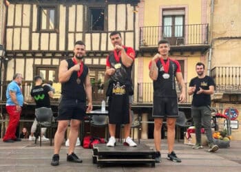 Ganadores de una edición anterior. /OPEN ARM WRESTLING