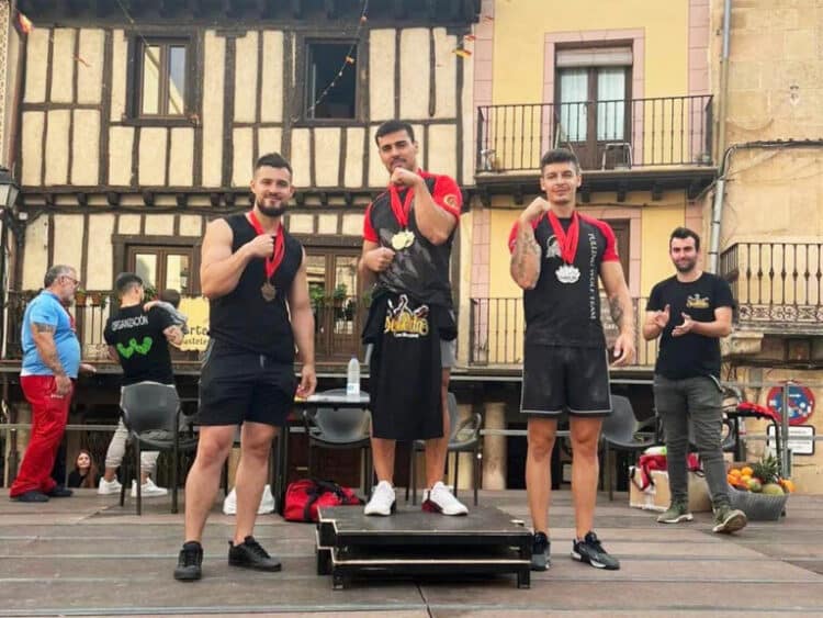 Ganadores de una edición anterior. /OPEN ARM WRESTLING