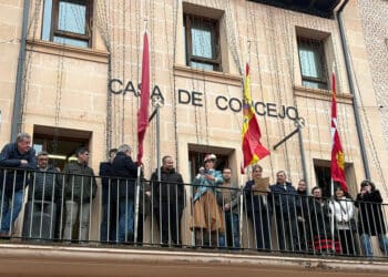 Lectura teatralizada del centenario de Cantalejo como ‘ciudad, a cargo de Ana Herrero y la alcaldesa, Ana Rosa Zamarro. / DIPUTACIÓN DE SEGOVIA