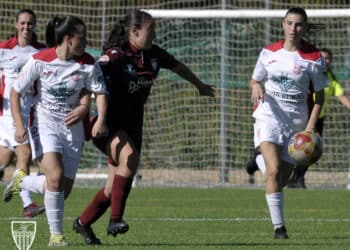 Un instante de encuentro entre Segoviana y Navega./J.MARTÍN-G.SEGOVIANA