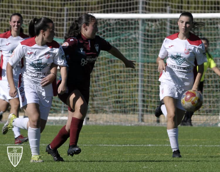 Un instante de encuentro entre Segoviana y Navega./J.MARTÍN-G.SEGOVIANA