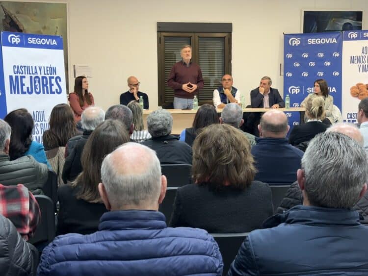 Reunión en Campo de San Pedro / PP DE SEGOVIA