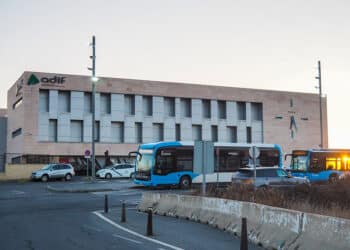 Autobús urbano en la estación de Segovia-Guiomar. / HÉCTOR CRIADO