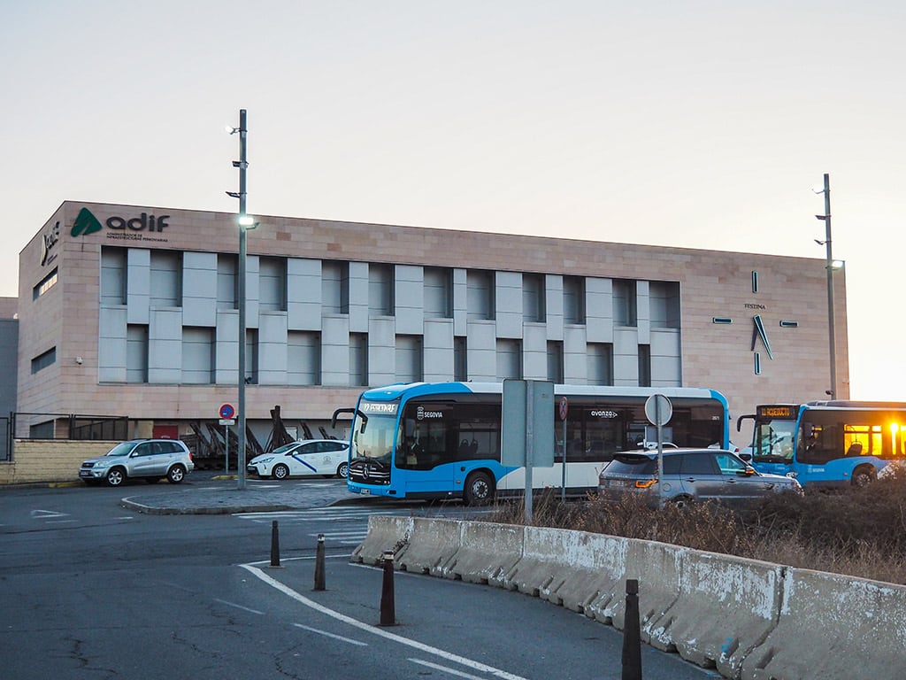 Estacion Tren AVE ADIF Segovia Guiomar Autobus Urbano Hector Criado