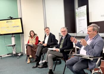 Elisabet Lázaro, Francisco Vázquez, Andrés Ortega y José Luis Sanz Merino, durante el encuentro en la sede de la FES. / P.P.