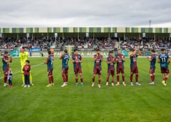 Los jugadores de la Segoviana antes del duelo ante el Real Ávila./HÉCTOR CRIADO