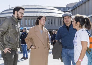 Miguel Ángel Llamas, Irene Montero y Carlos Gil, en la concentración sanitaria a las puertas del Hospital General de Segovia. / NACHO VALVERDE - ICAL