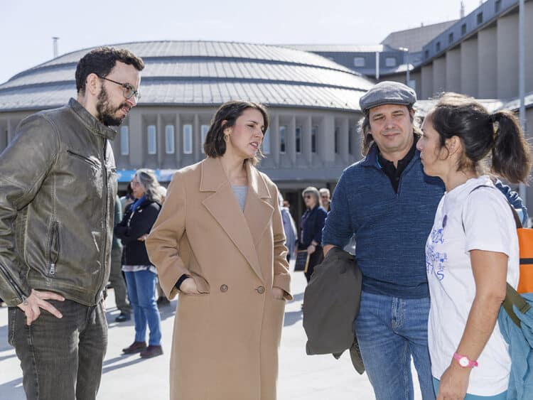 Miguel Ángel Llamas, Irene Montero y Carlos Gil, en la concentración sanitaria a las puertas del Hospital General de Segovia. / NACHO VALVERDE - ICAL