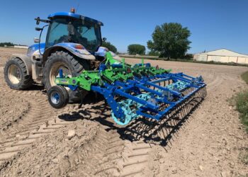 La empresa ubicada en Fuentepelayo se dedica a la distribución y venta de aperos agrícolas y recambios / PUENTE AGROINDUSTRIAL