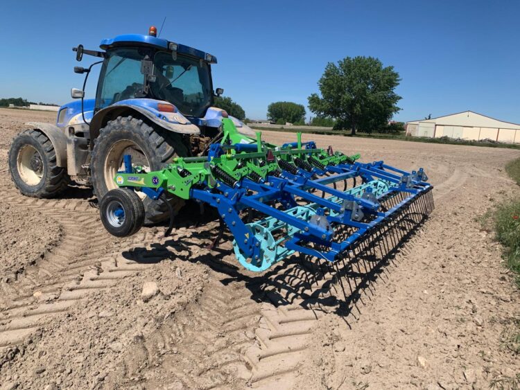 La empresa ubicada en Fuentepelayo se dedica a la distribución y venta de aperos agrícolas y recambios / PUENTE AGROINDUSTRIAL