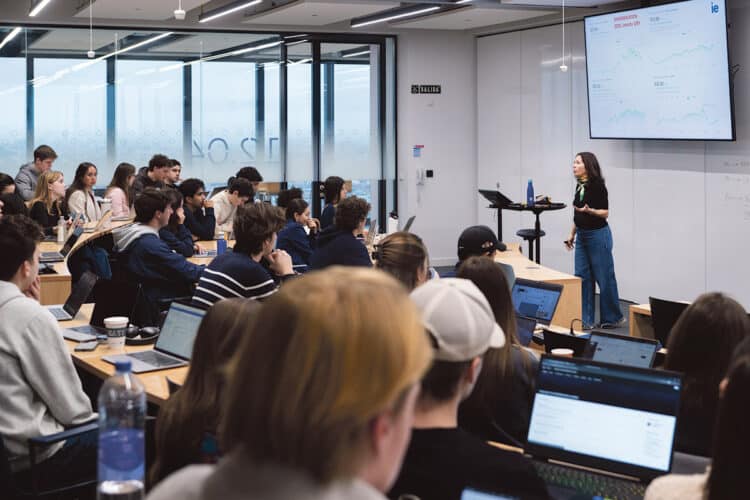 IE Business School pone en marcha el Global BBA, un programa multicampus en Madrid, Nueva York, Dubái y Singapur 1 El Global BBA refuerza el compromiso de IE Business School con la formación de líderes con mentalidad global, innovadora y emprendedora. / IEU