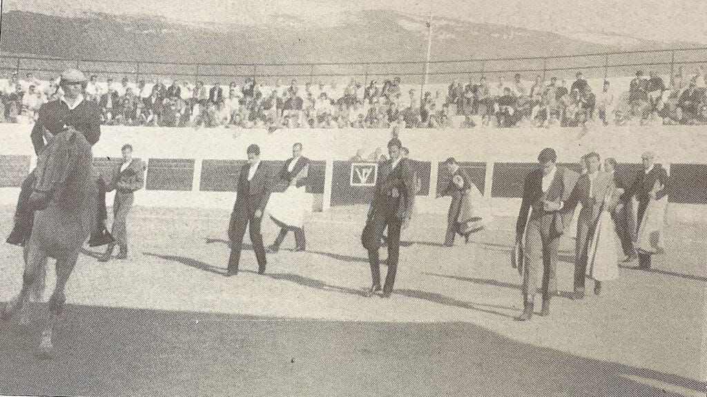 Primer paseíllo en Las Contentas en mayo de 1996, con los hermanos Camino, Óscar Higares y Niño de la Taurina. / P.P.