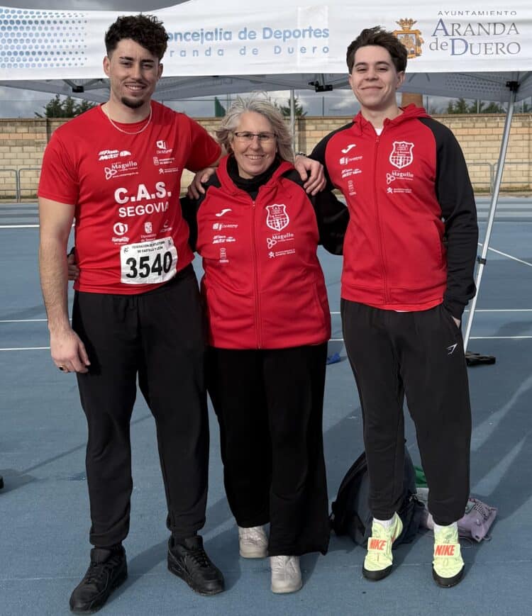 La delegación del club segoviano durante la cita en Aranda de Duero./CAS
