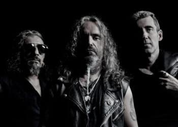 Eugenio Ubasos 'Euken' (batería), Eduardo Beaumont 'Piñas' (bajo y voz) y David Díaz 'Kolibrí' (guitarra). / MALAPUTA