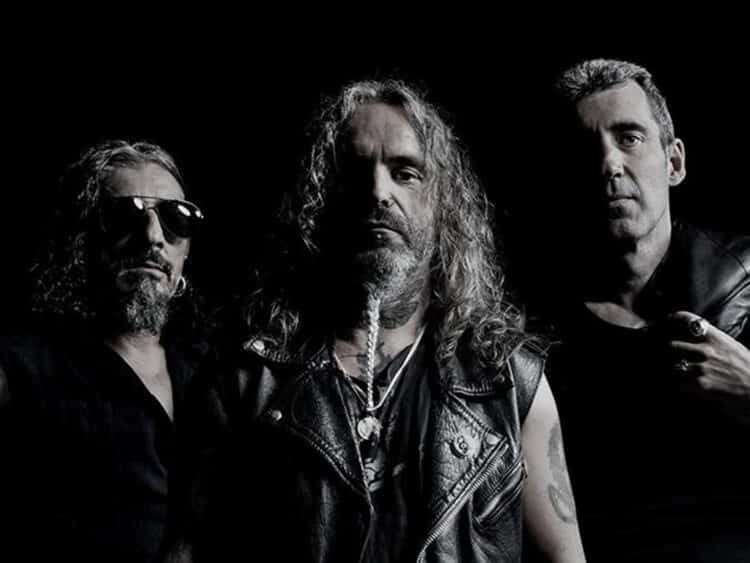 Eugenio Ubasos 'Euken' (batería), Eduardo Beaumont 'Piñas' (bajo y voz) y David Díaz 'Kolibrí' (guitarra). / MALAPUTA