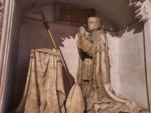 Segovia por San Juan de la Cruz 5 Sepulcro del obispo Manuel de Castro Alonso.