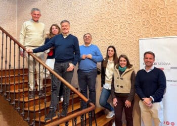 Los candidatos del PP con representantes del Colegio de Arquitectos. / PP