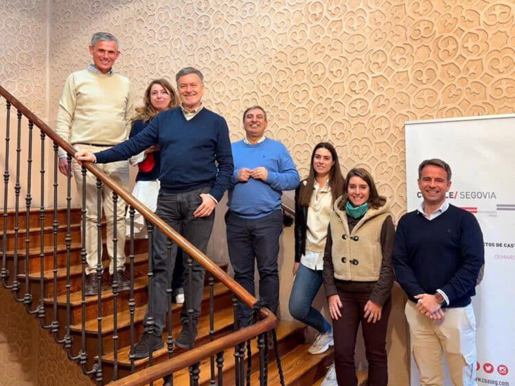 Los candidatos del PP con representantes del Colegio de Arquitectos. / PP