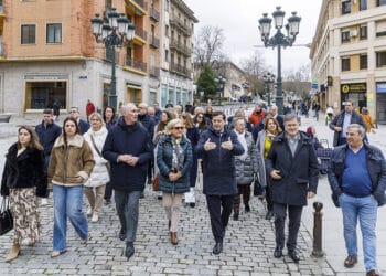 Mañueco visita la ciudad, acompañado de los candidatos populares de Segovia, la presidenta provincial del PP y el alcalde. / NACHO VALVERDE - ICAL