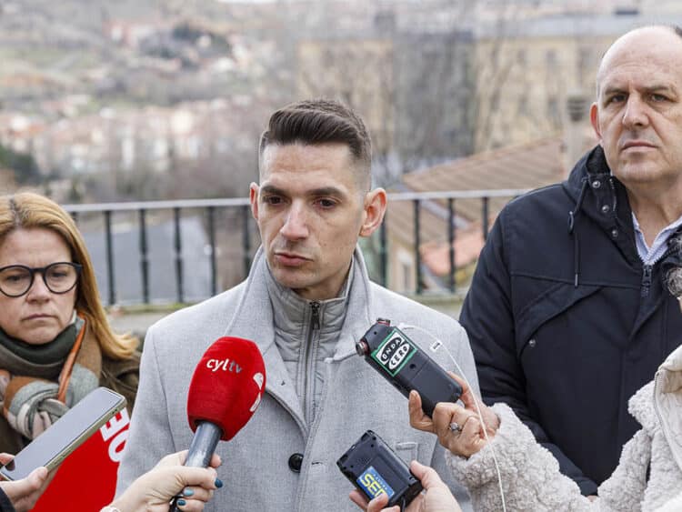 Sergio Iglesias, junto a Paloma Ramírez y José Luis Aceves. / NACHO VALVERDE - ICAL