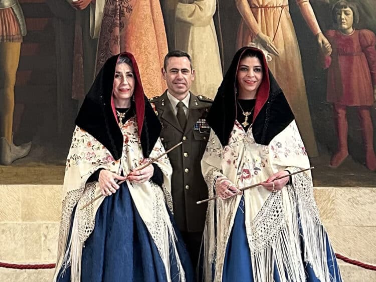 Antonio Jesús Miró Bujosa recibe a las alcaldesas de Zamarramala en el Alcázar. / PATRONATO DEL ALCÁZAR