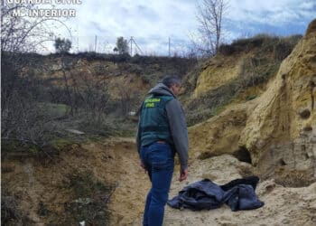 La Guardia Civil detiene a tres personas presuntas autoras de un delito de robo en una vivienda / GUARDIA CIVIL