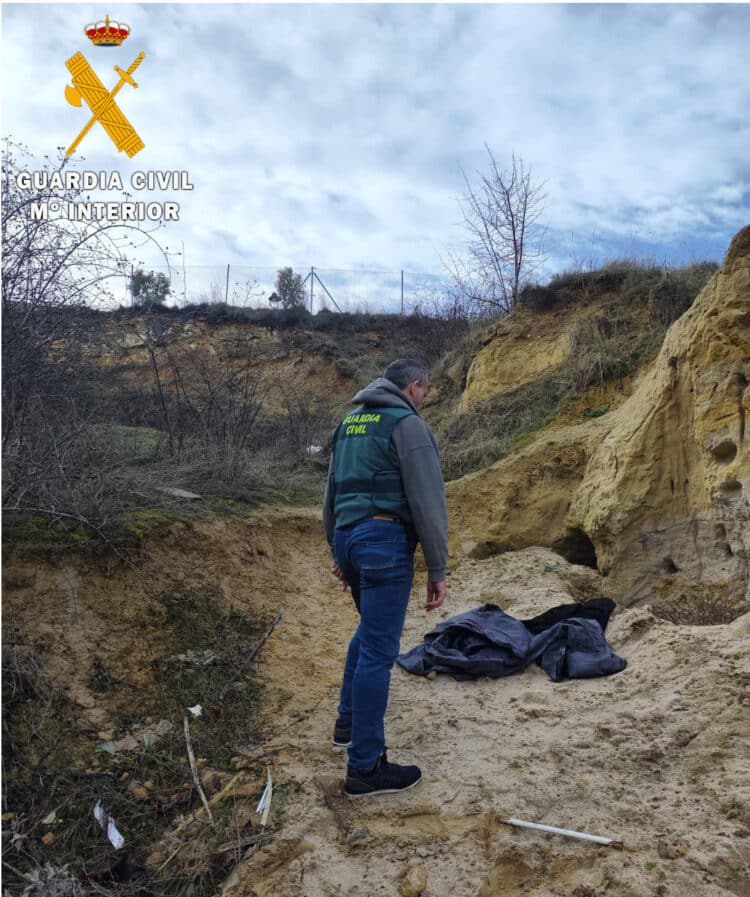 La Guardia Civil detiene a tres personas presuntas autoras de un delito de robo en una vivienda / GUARDIA CIVIL