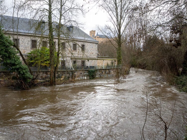 Río Eresma, a su paso por la Casa de la Moneda. / Héctor Criado