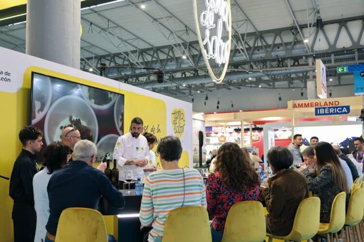 Segovia estará presente en las grandes ferias de alimentación de 2026 1 Stand de productos de Tierra de Sabor en la pasada feria Alimentaria de Barcelona. / Fira de Barcelona