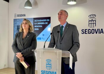 May Escobar y José Mazarías en la presentación. /AYUNTAMIENTO DE SEGOVIA