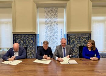 Un instante durante la firma del convenio./AYUNTAMIENTO