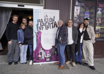 Las autoridades junto al elenco./DIPUTACIÓN DE SEGOVIA