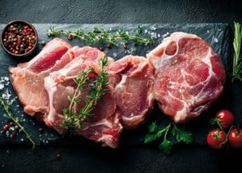 El ex ministro Manuel Pimentel ha defendido el valor nutricional de la carne en una dieta equilibrada. / Freepik