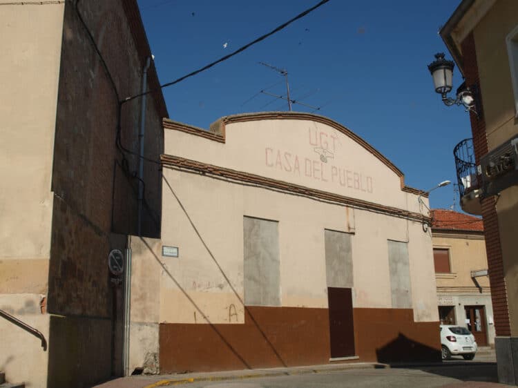 El edificio de la Casa del Pueblo de Carbonero el Mayor, actualmente desaparecido, fue construido en 1934.