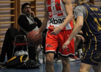 Un instante del encuentro entre el Dibaq CD Base y Reino de León en el Emperador Teodosio./DIBAQ CD BASE