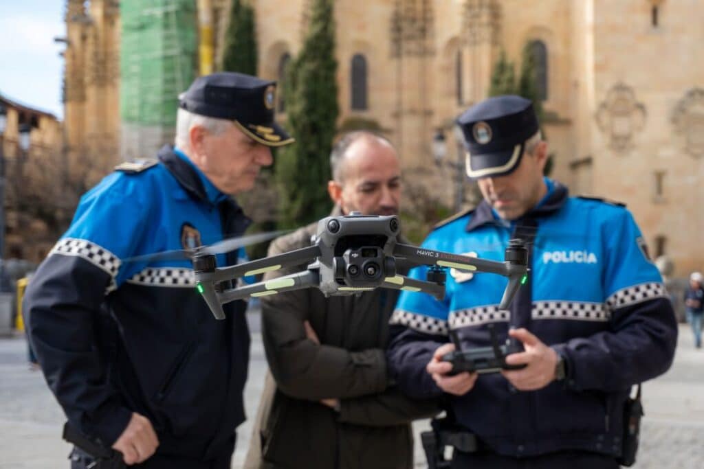 El ‘Gran Hermano’ que custodia Segovia desde el cielo 2 drones foto 2