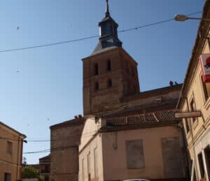 La iglesia de San Juan Bautista estaba situada junto a la Casa del Pueblo.