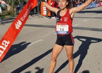 Idaira Prieto posa como campeona de España de 10km en ruta en Ibiza./RFEA