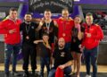 La delegación del club segoviano posa con las medallas en el Open de Palencia de kickboxing./CLUB VICTORIA