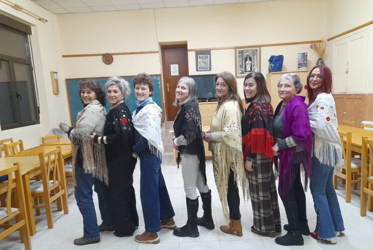 Junta directiva de la Asociación de Amas de Casa / LOURDES MATARRANZ