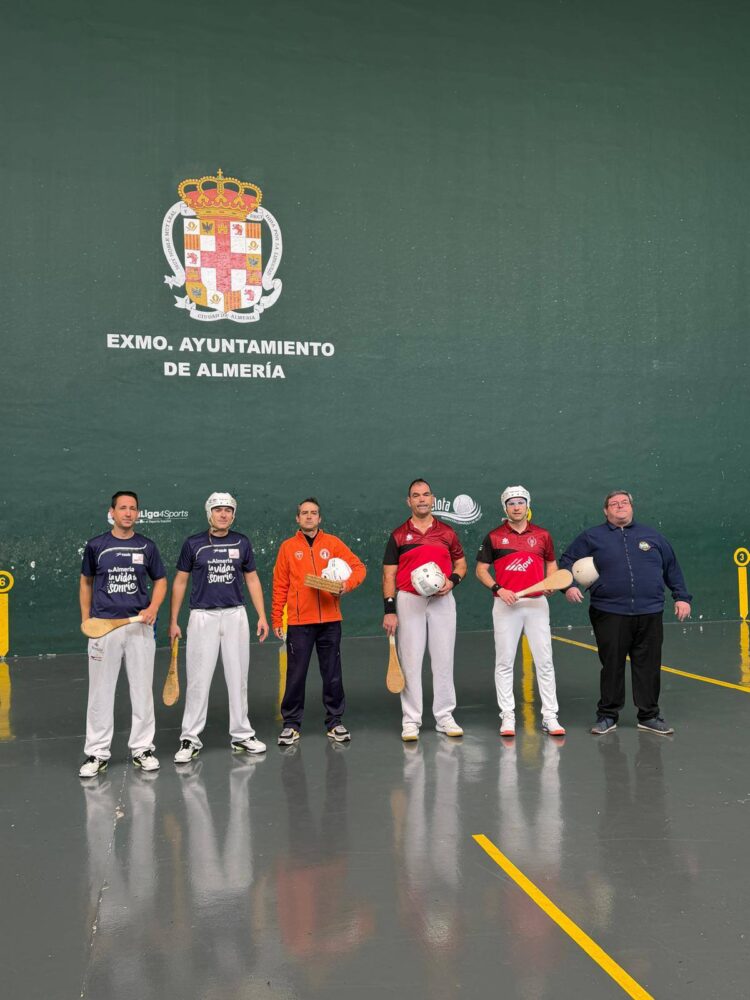Instante previo al duelo entre el equipo segoviano y el Almería./CP VALLELADO