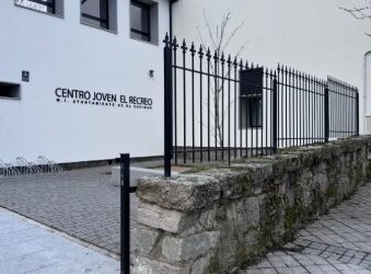 Concluye la instalación del nuevo vallado en el Centro Joven ‘El Recreo’ / RR.SS. AYTO. EL ESPINAR