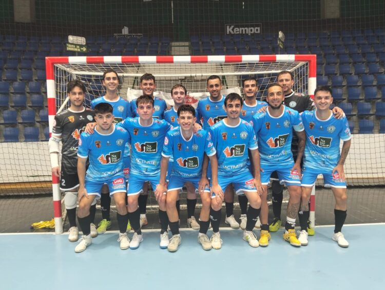 Remontada de carácter del San Cristóbal 1 La plantilla del conjunto segoviano antes de un encuentro de la presente temporada./CD SAN CRISTÓBAL-750x564-1