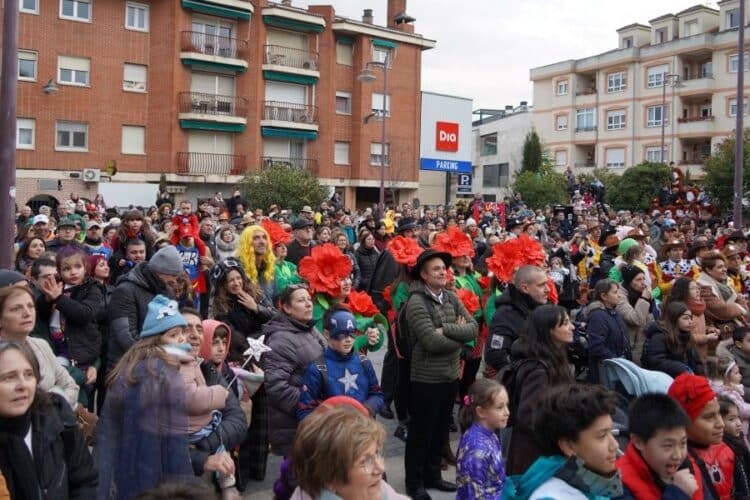 Tras un fin de semana de fiesta y color, el Carnaval continúa cargado de actos en Cuéllar 1 Ambiente festivo durante este fin de semana en Cuéllar. /REDES AYTO. CUÉLLAR