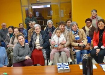 Las trabajadoras sociales Mar Campos y Sara San Frutos impartieron una jornada divulgativa. / LOURDES MATARRANZ