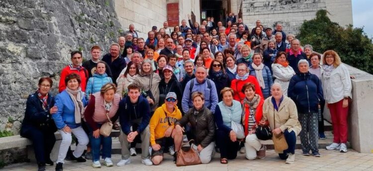 Participantes en la excursión a Normandía y Bretaña en otra edición./ LOURDES MATARRANZ