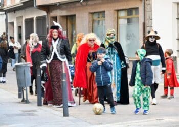 Desfile de Carnaval en Nava de la Asunción / AMADOR MARUGÁN