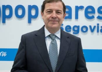 Alfonso Fernández Mañueco, en la sede del Partido Popular de Segovia./ HÉCTOR CRIADO