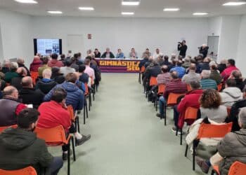 Una de las últimas asambleas de la Gimnástica Segoviana llevadas a cabo en el Centro Cívico Nueva Segovia./ JUAN MARTÍN-G. SEGOVIANA